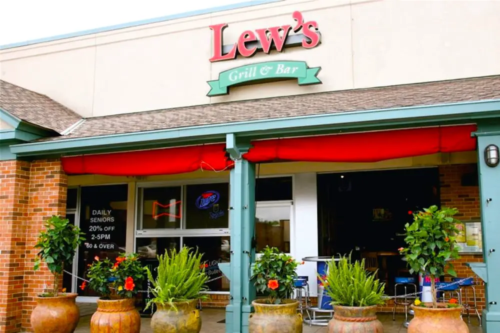 Lew's Bar & Grill